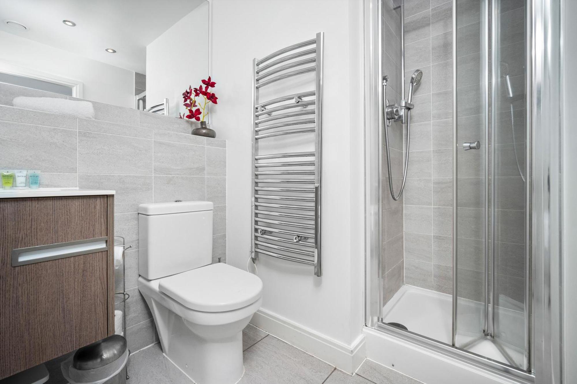 New Luxe Apartment - Secure Parking - Birmingham City Centre - Netflix - Wifi - Top Rated - 54M Exterior photo