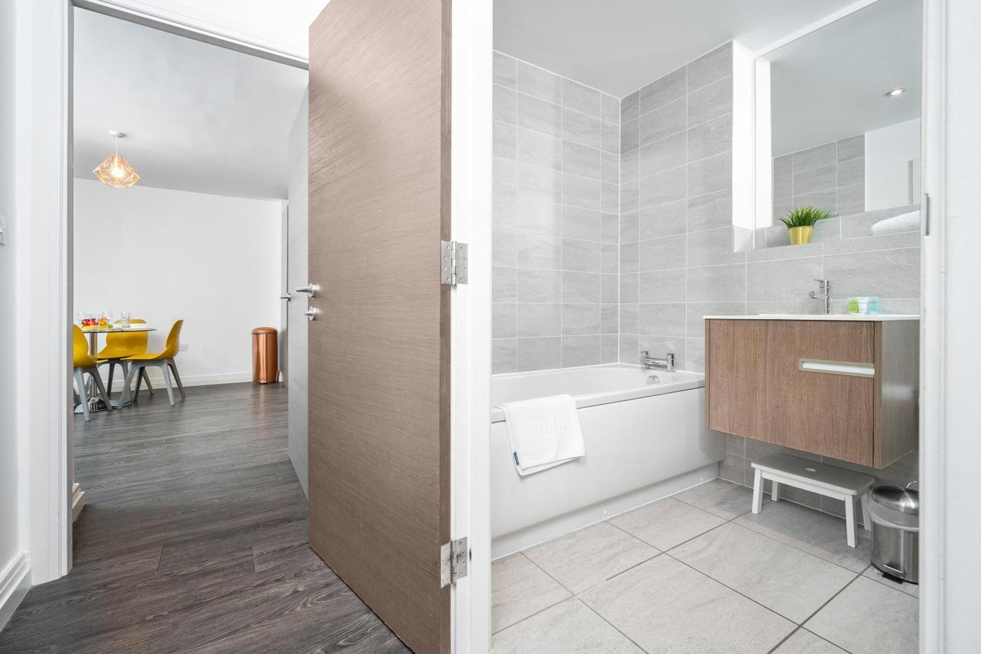 New Luxe Apartment - Secure Parking - Birmingham City Centre - Netflix - Wifi - Top Rated - 54M Exterior photo
